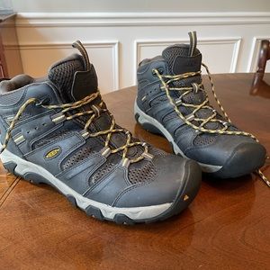 Keen waterproof boots size 12
